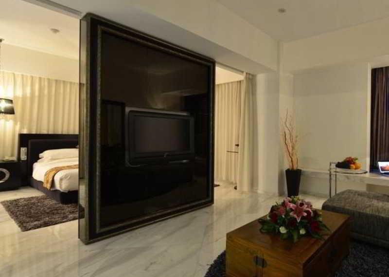 Kingtown Hotel Hongqiao Shanghai Esterno foto